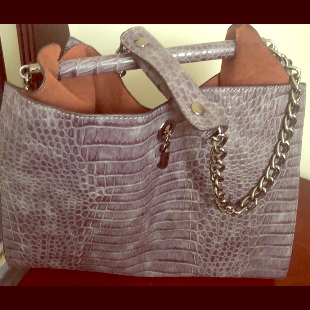 Cute purple purse!